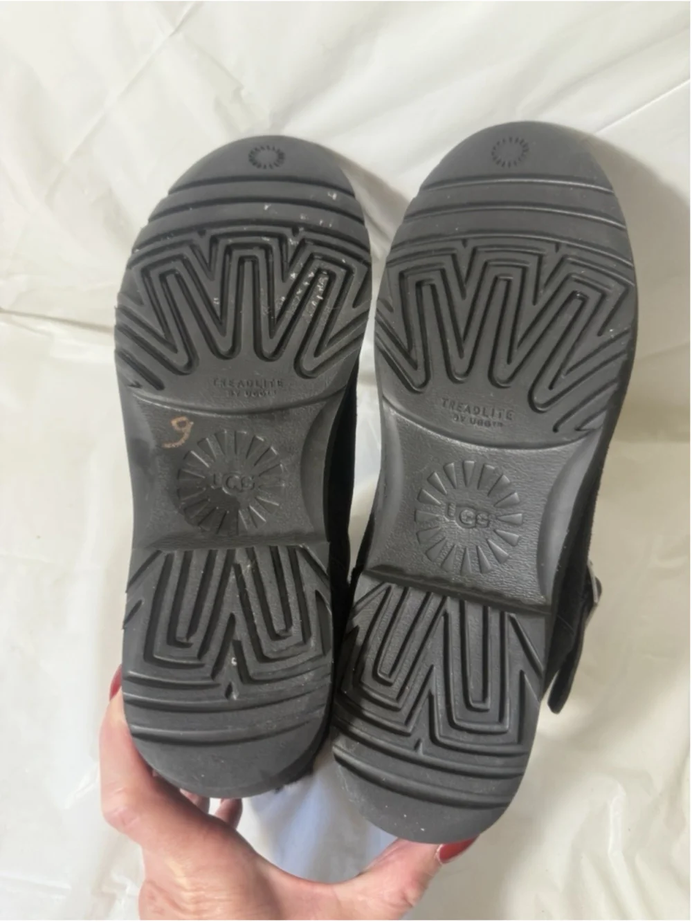 UGG Romely size 9 Black boot